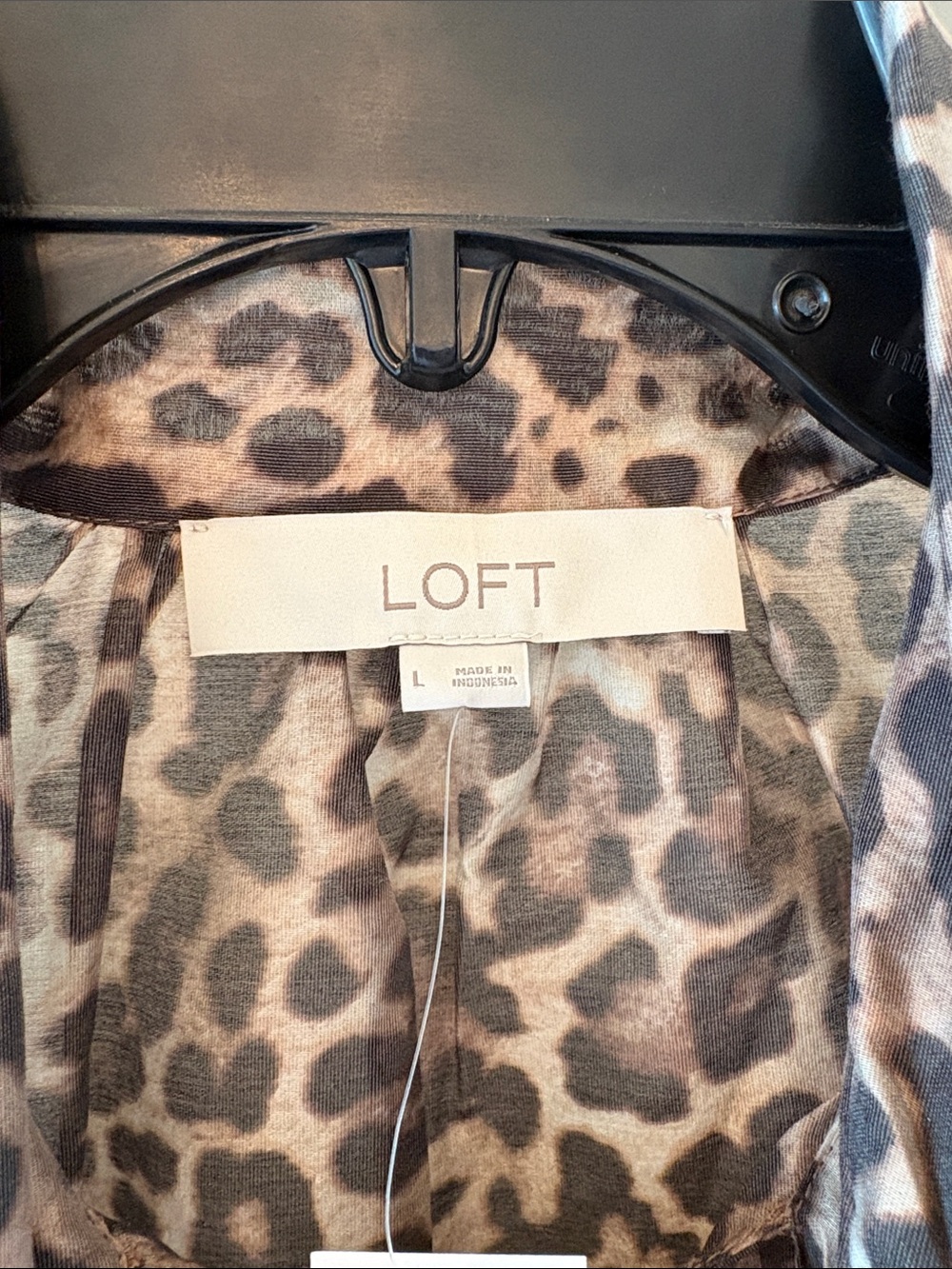 NWT LOFT Brown & Black Leopard Tie-Neck Blouse size Large - Picture 2 of 5